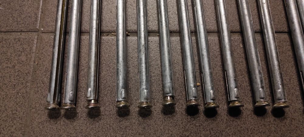 Kołki metalowe dybel do ościeżnicy