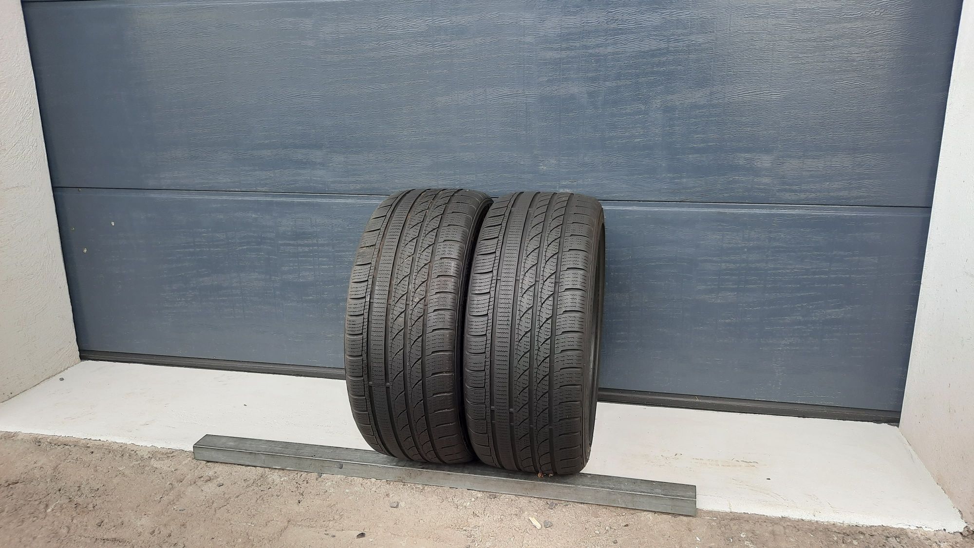 Imperial 235/40 R18 Ice-plus 5 mm