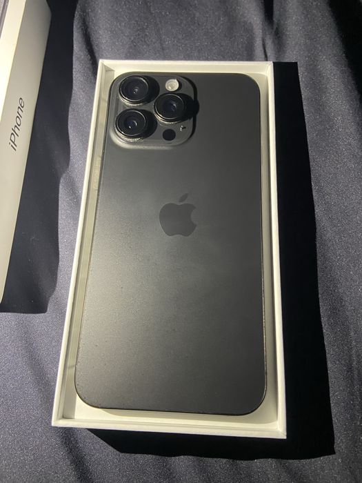 Czarny IPhone 15 Pro Max 256GB Sprzedam