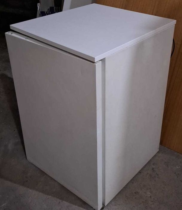 Mini frigorífico a funcionar