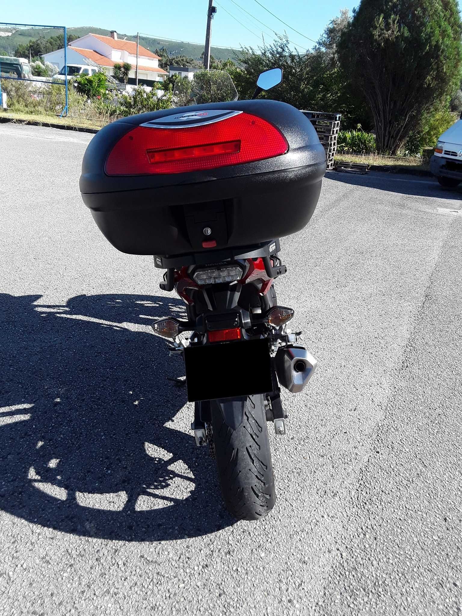 Honda NC750X só 23.000Kms