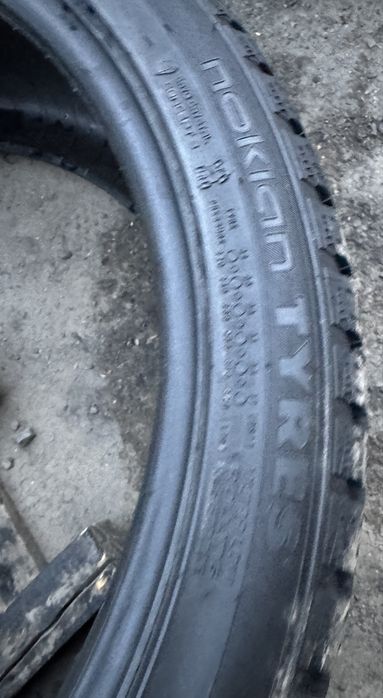 245 40 19 Nokian
