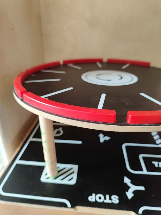 Дерев'яний гараж, паркінг Hape з ліфтом(є нюанси)