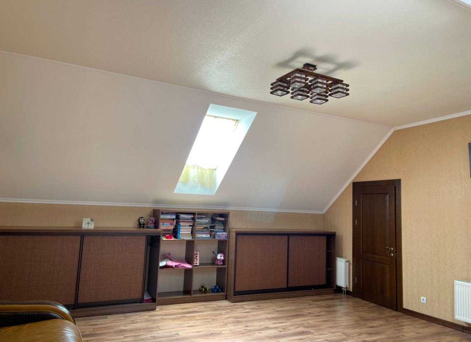 Оренда ексклюзивного будинку Стоянка корт басейн озеро на ділянці