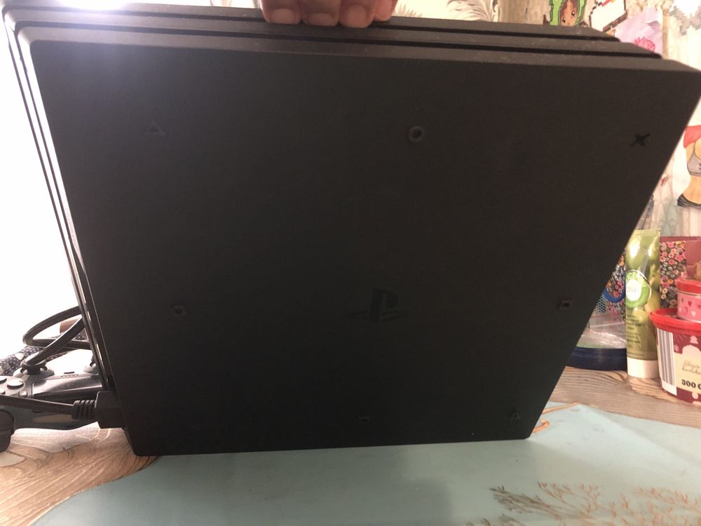 Продам Ps4 Pro. Все работает.