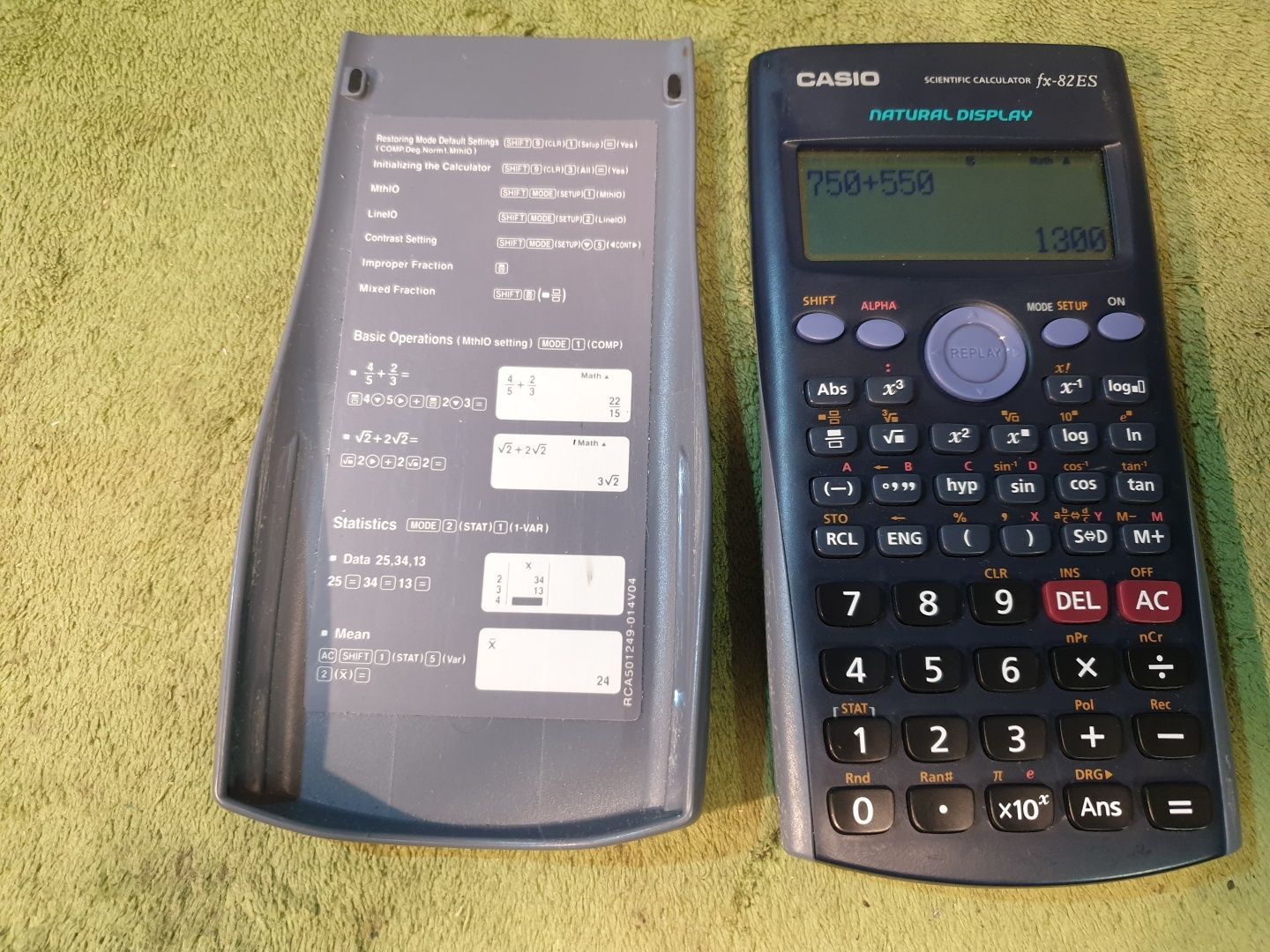 CASIO FX-82ES kalkulator akademicki.