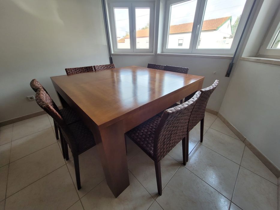 Conjunto de mesa de jantar madeira  + 8 cadeiras