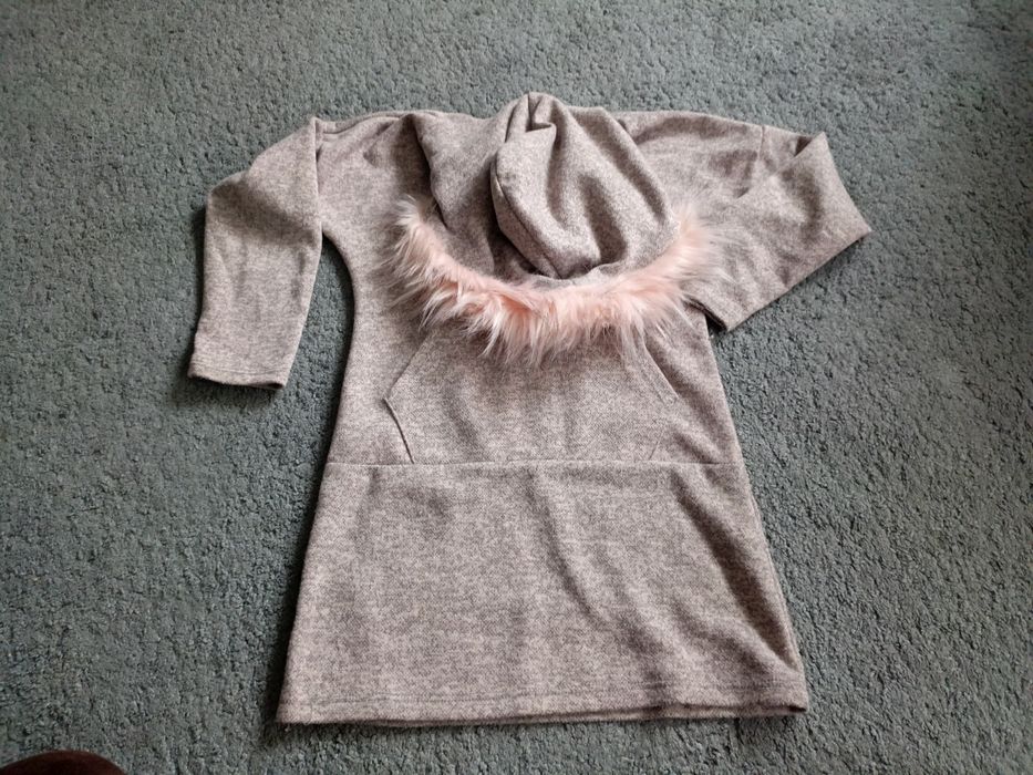 Przedłużana kangurka z kapturem 122/128