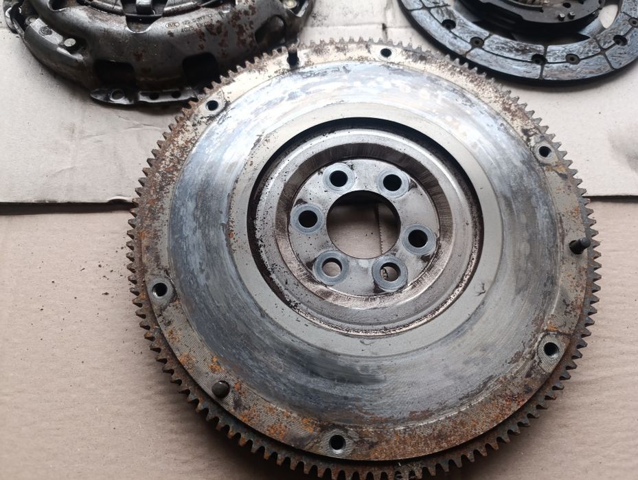 Комплект щеплення маховик 1.6 Fsi Touran Caddy Octavia Passat Golf 5 a