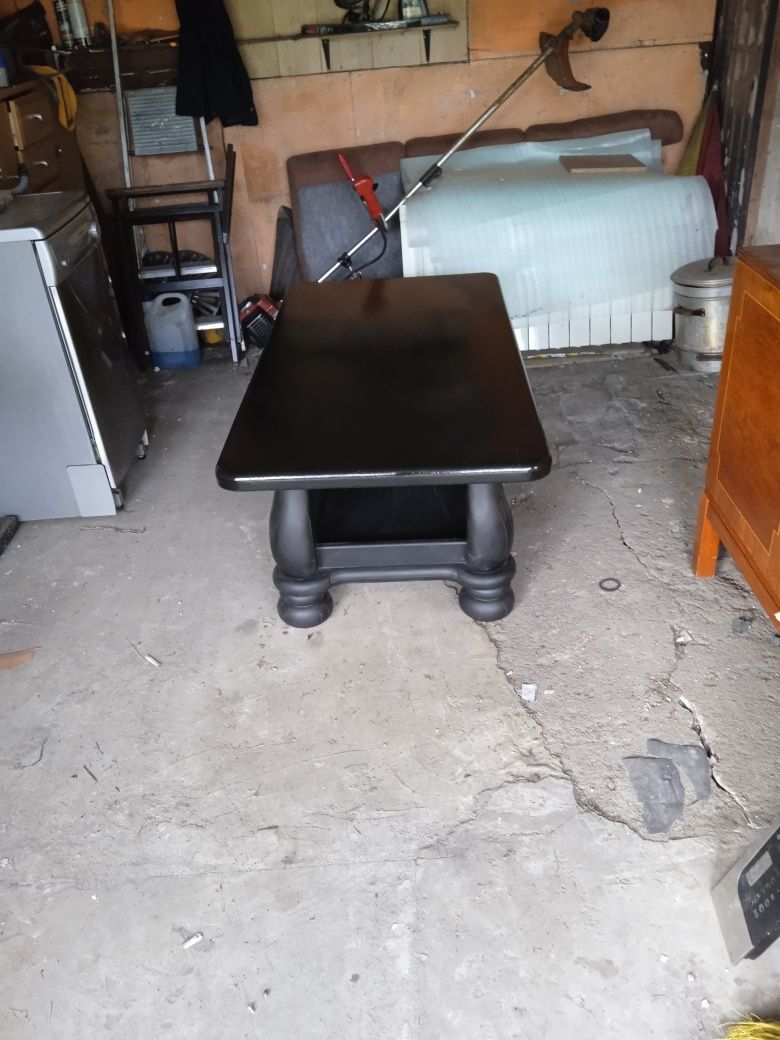 Niezniszczalny dębowy stół po renowacji