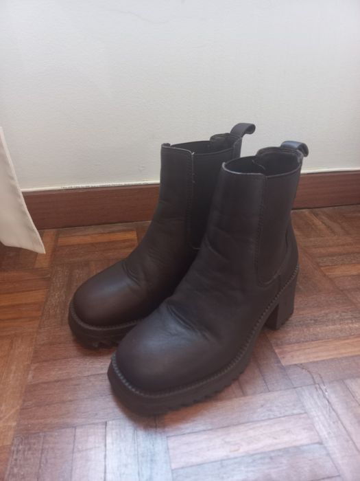Botas castanhas em pele, tamanho 35