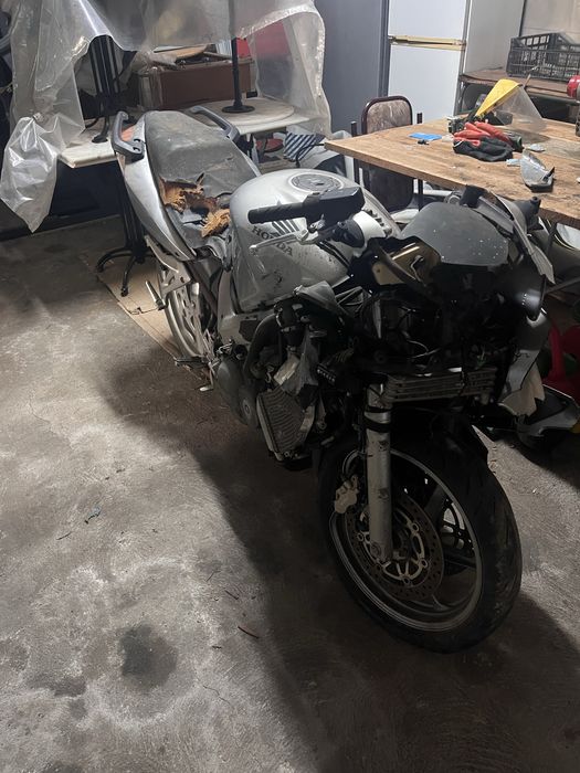 Honda VFR 800 acidentada