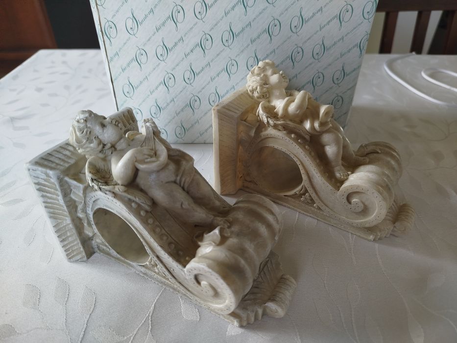 Figurki Komplet 2 szt. wsporników z aniołami, bogato zdobione, ozdoba