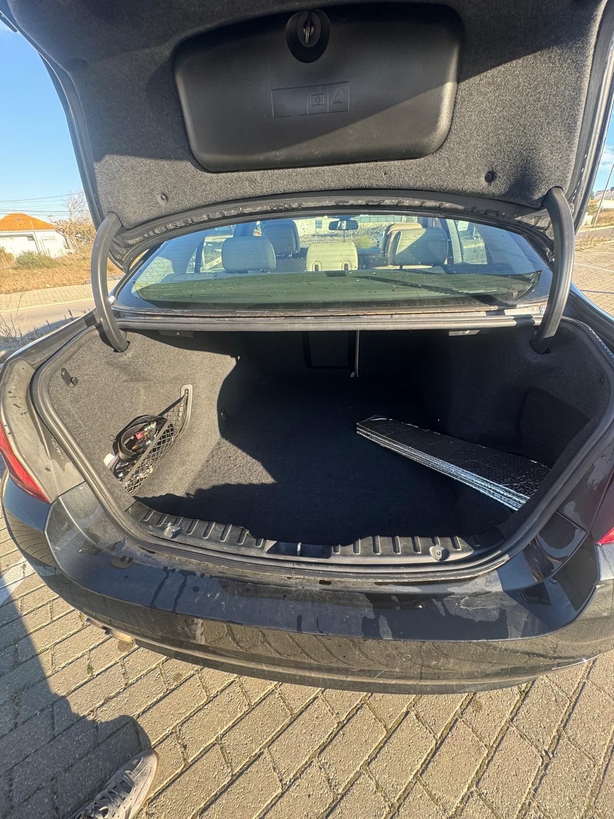 BMW 520, 184 CV, ano 2010 em bom estado.