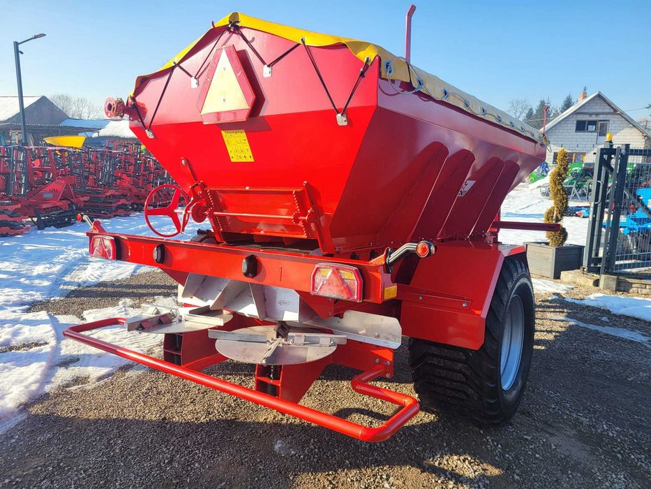 ROZSIEWACZ WAPNA/5000kg nawozów mineralnych i piasku z solą TYP:N062/1