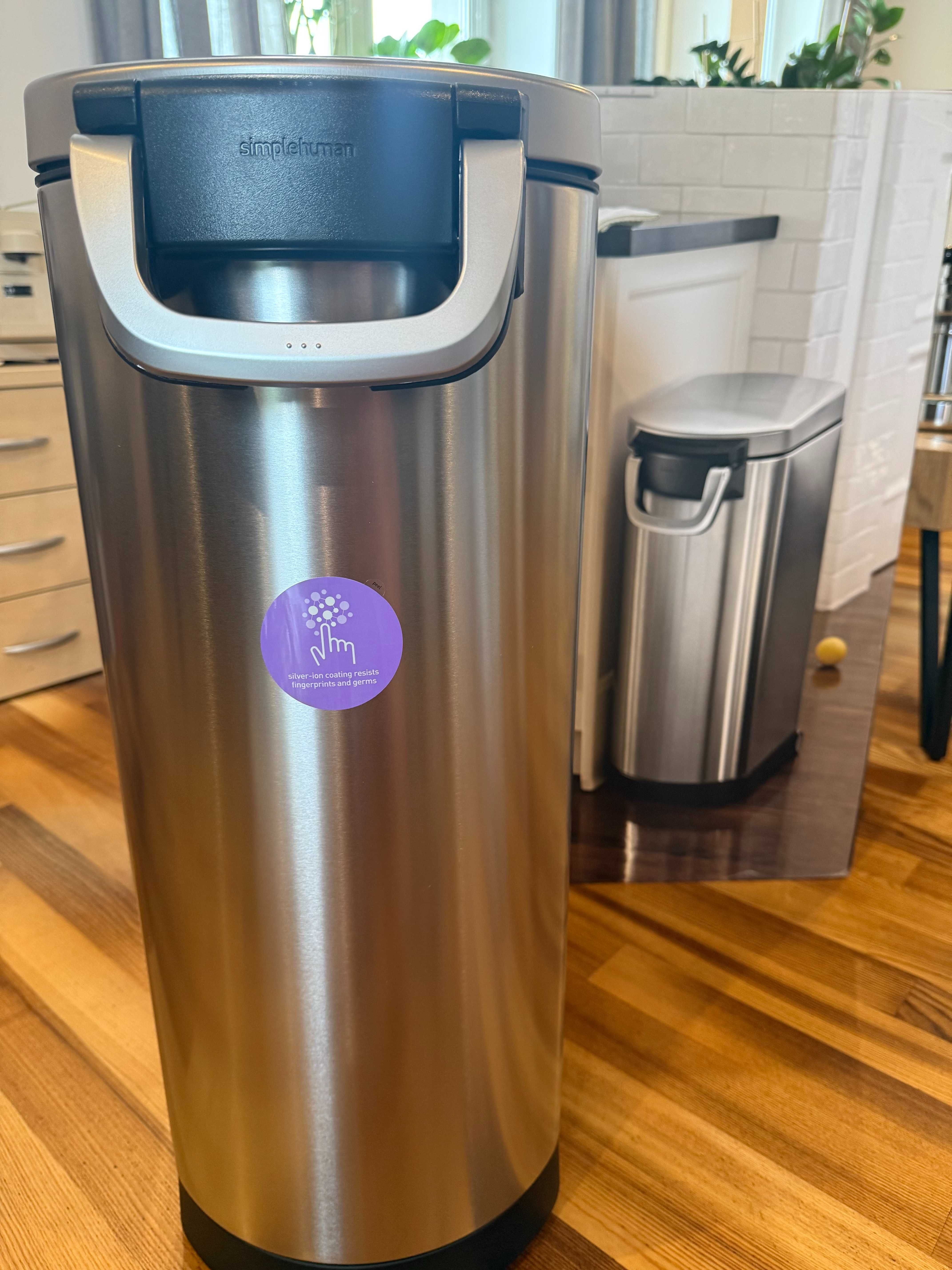 Simplehuman- Pojemnik na karmę dla zwierząt 35 l