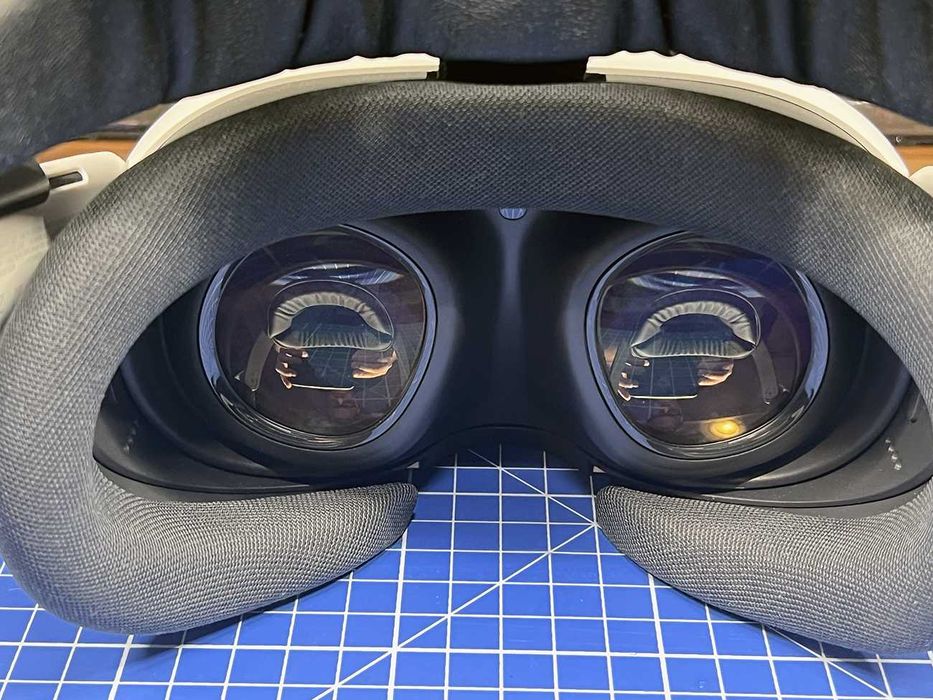 Meta Quest 3 128GB + HeadStrap z dodatkową baterią - Stan Idealny