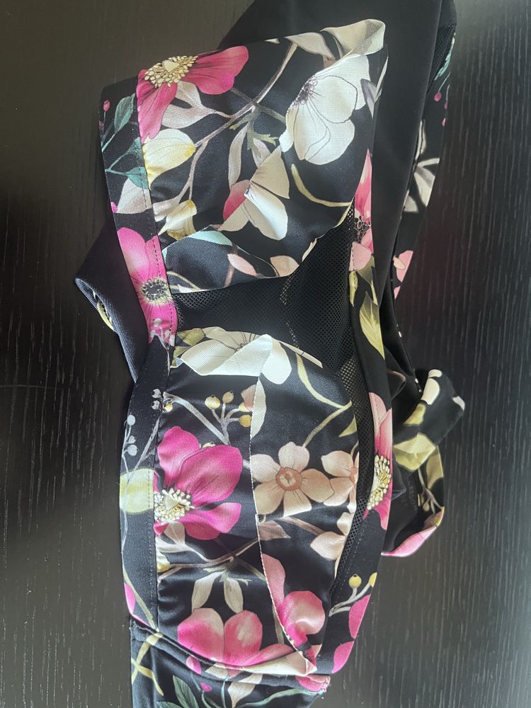Biquini calzedonia cuecas subidas preto e rosa floral