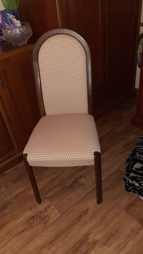 Krzeslo dębowe tapicerowane