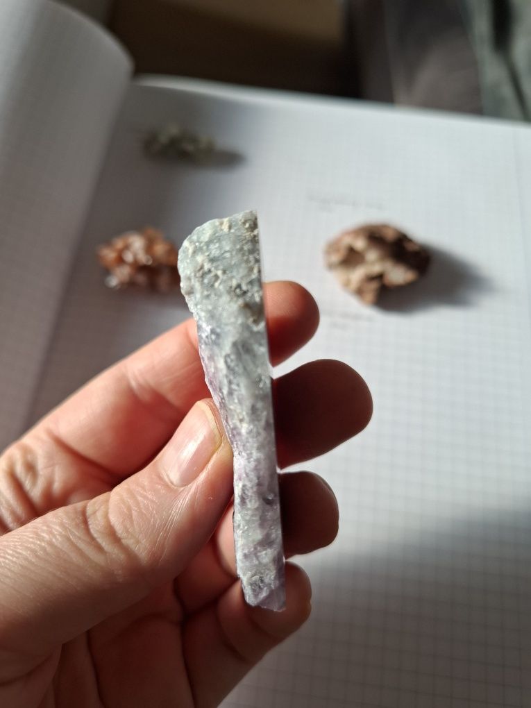 Minerały chalcedon winogron, aragonit, fluoryt, kalcyt