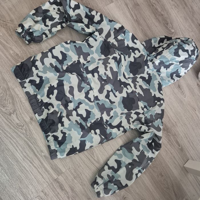 Kurtka przeciwdeszczowa z siatka Reserved 164 cm