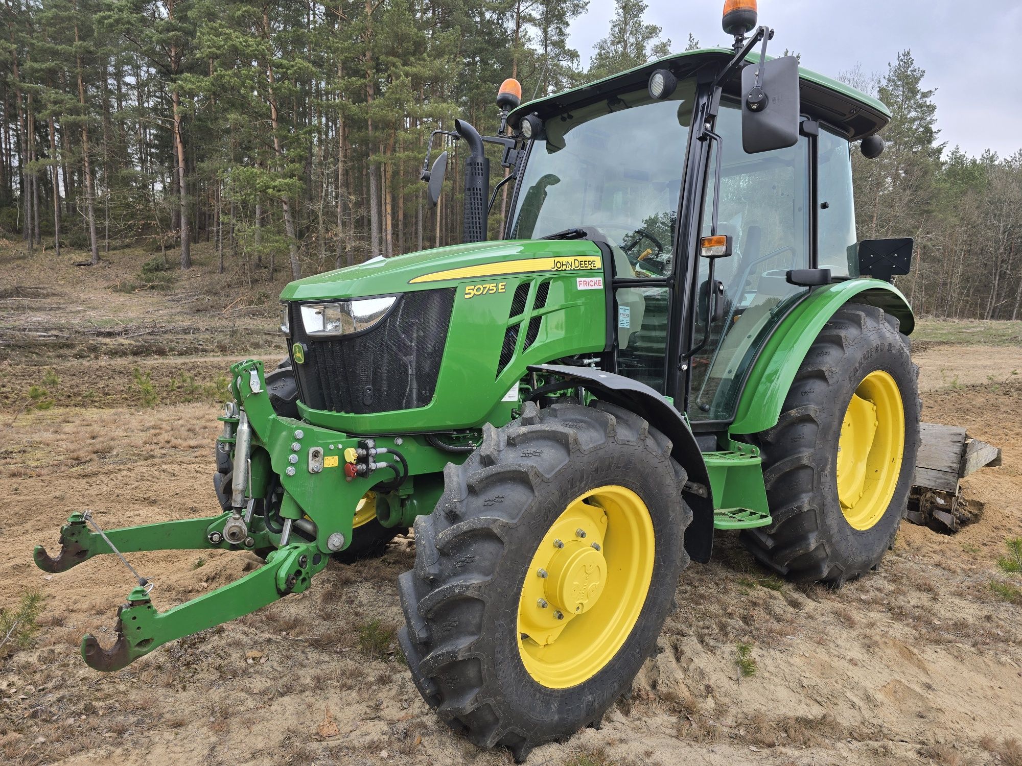John deere 5075e 440 mth jak nowy .
