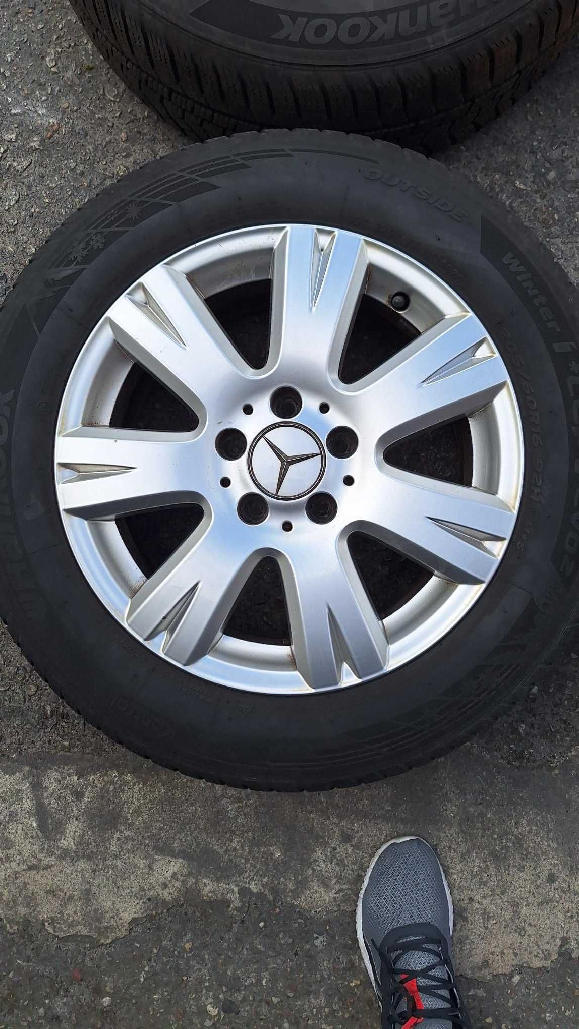 Felgi aluminiowe Mercedes 16 cali + opony zimowe