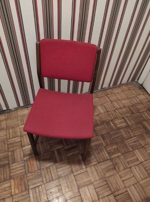 Krzesła tapicerowane drewniane PRL