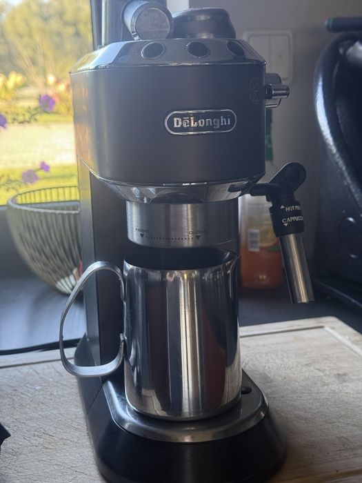 Ekspres kolbowy DELONGHI Dedica Style