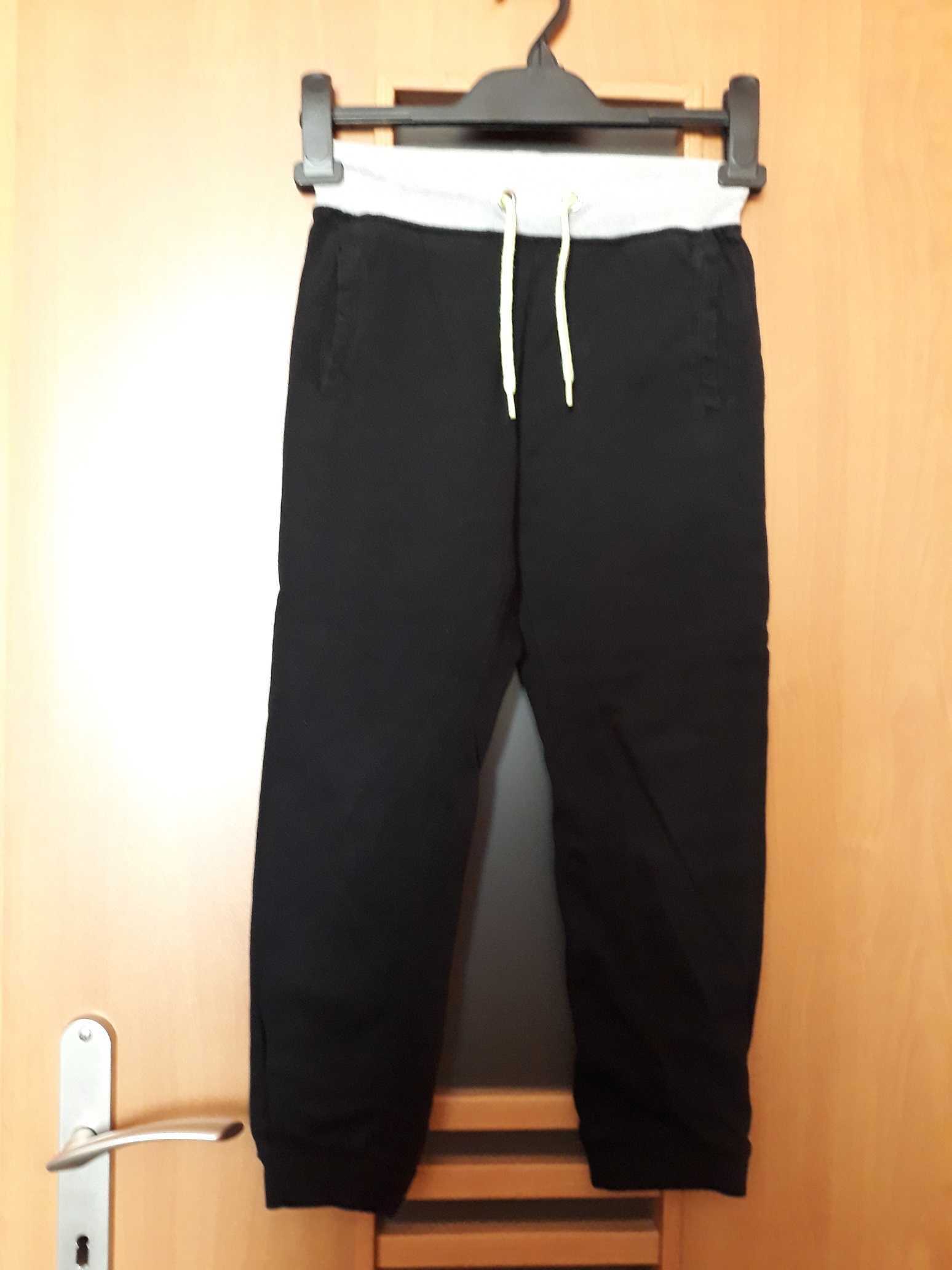 Spodnie dresowe czarne wzrost 140 Boys 100 % bawełna