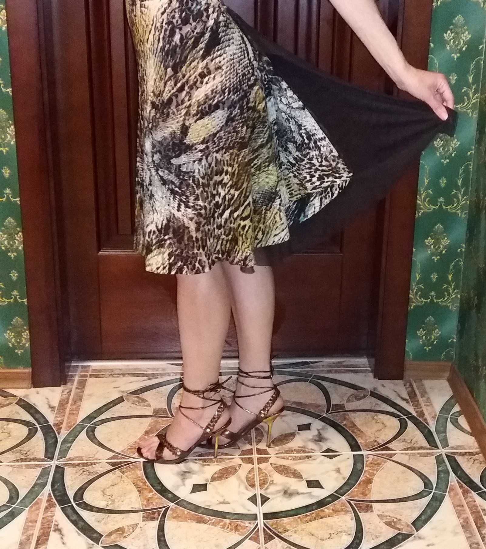 Сукня коктейльна , міді