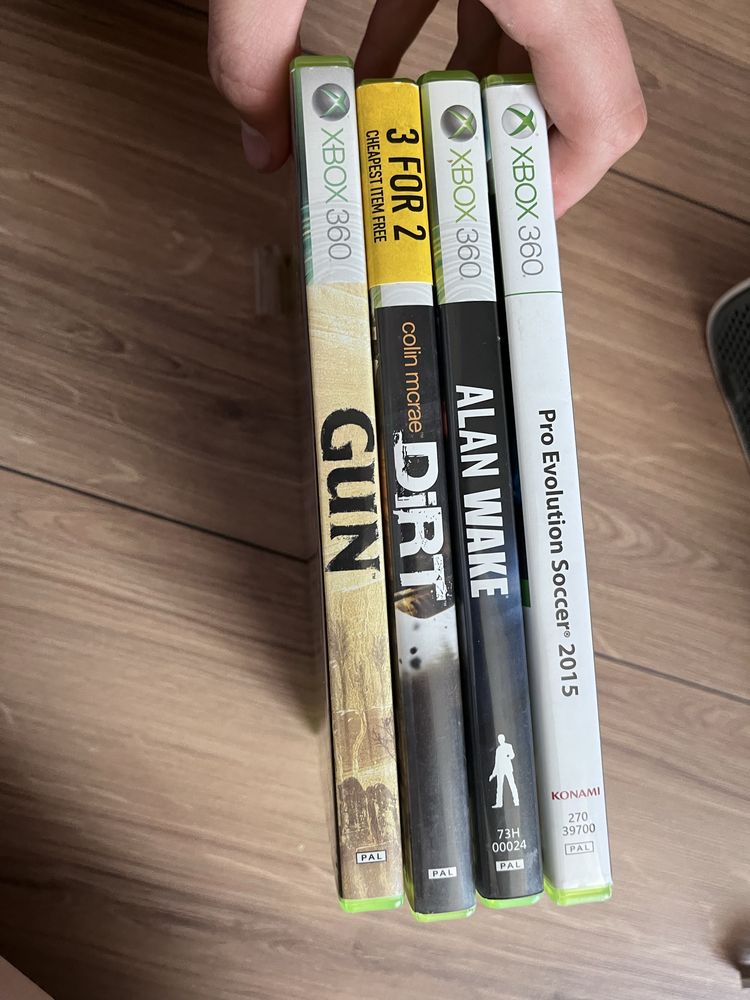 Xbox 360 z grami, kablem i adapterem