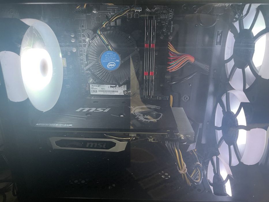 Продаю пк в хорошому стані, не гучний, гарна підсвітка.