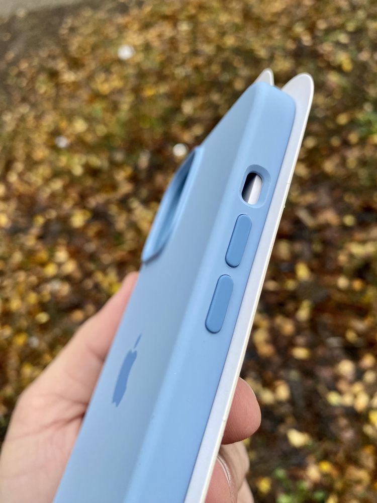 Silikonowe etui z MagSafe do iPhone’a 13 Pro Max.