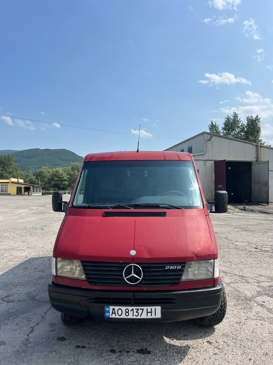 Продам Sprinter 210D
