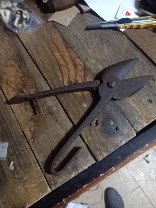 Tesoura Antiga de cortar chapa.