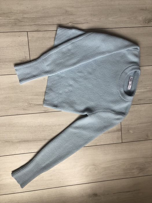 Светр блакитного кольору S