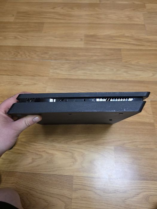 Konsola Sony PlayStation 4 Slim (PS4) Model CUH-2216A + Pad. Nigdy Nie