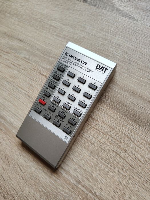 Oryginalny złoty pilot Pioneer cu-d007