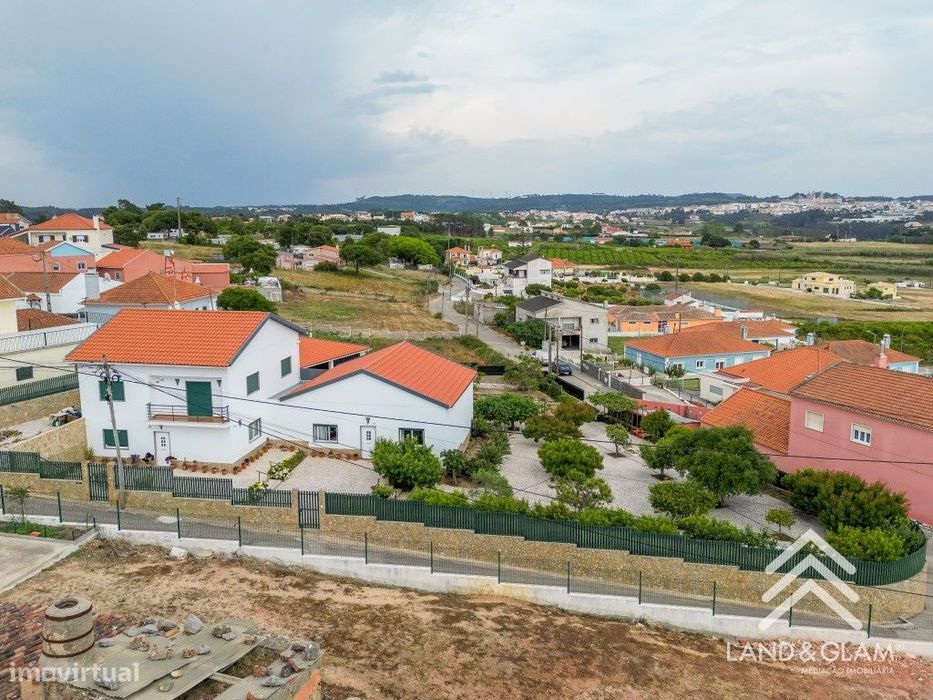 Moradia T8 bi familiar no Sobreiro