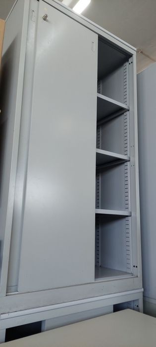 Armários metálico cor cinzento