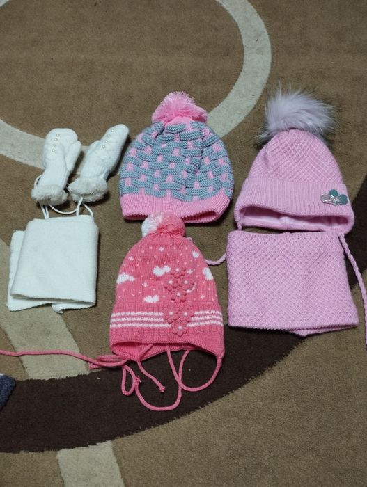 Продам шапки, комплект