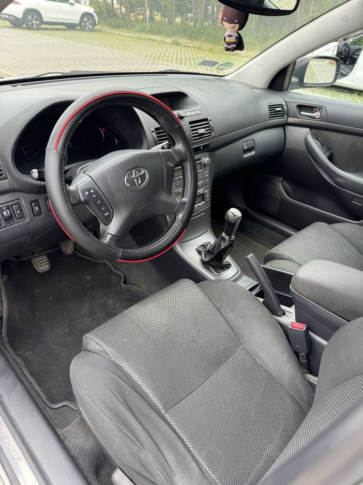 Toyota avensis 2.0d d4d
