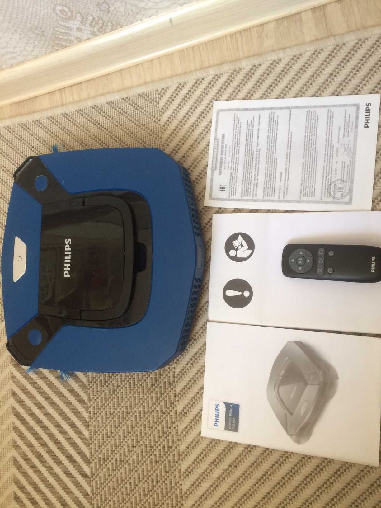 робот-пылесос Philips