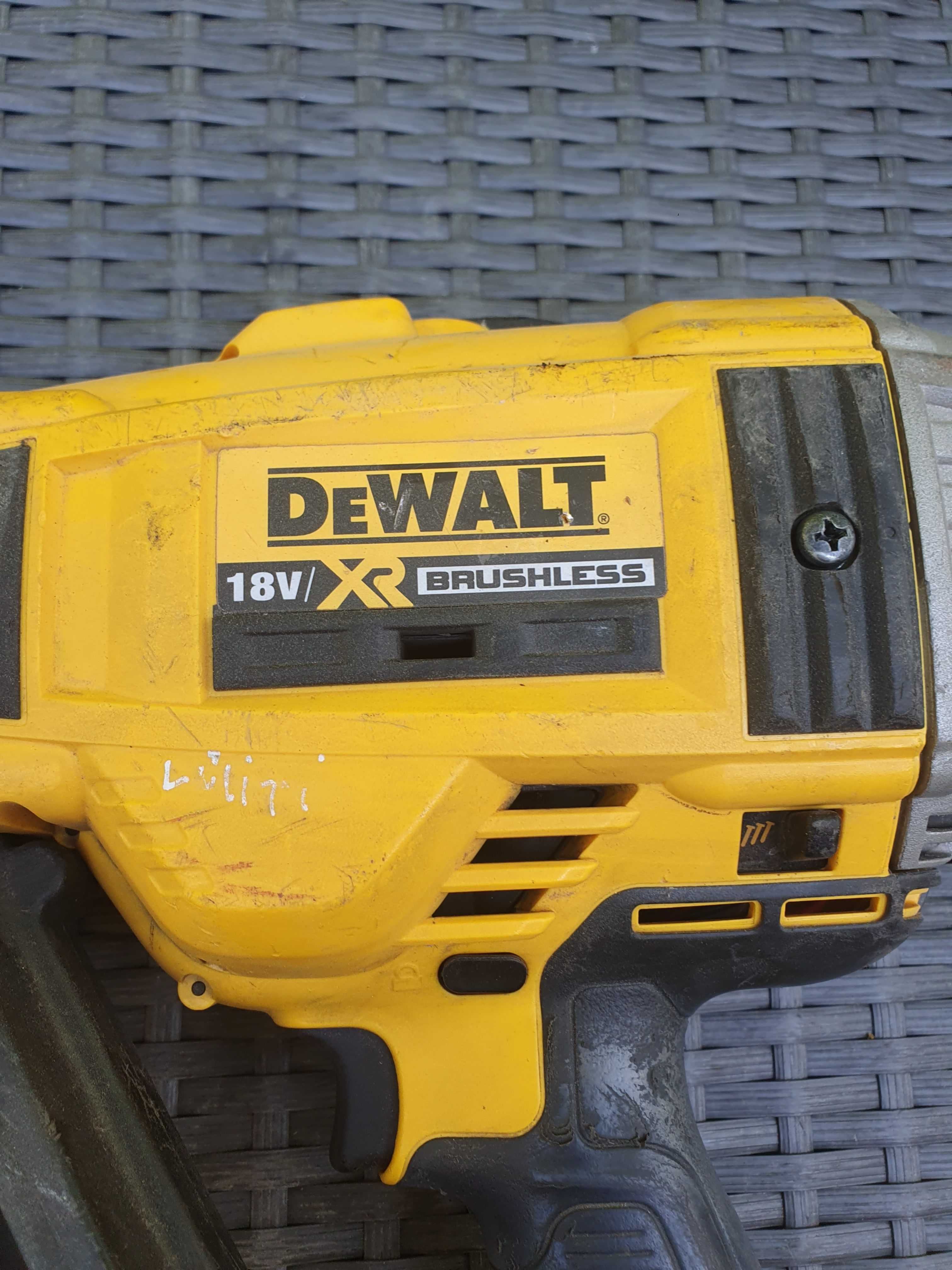 Gwozdziarka akumulatorowa DeWalt DCN692 w pelni sprawna