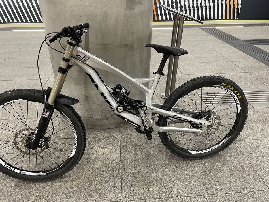 YT Tues comp 2.0 rower downhill dh