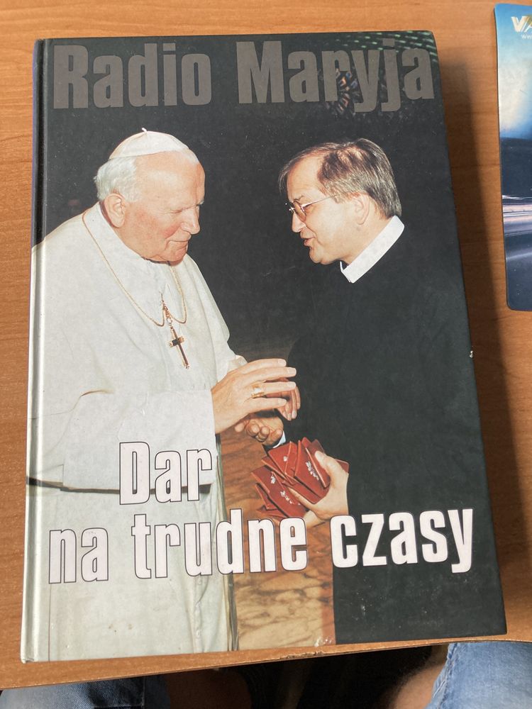 Książka ,,Dar na trudne czasy”Radio Maryja 2002 rok