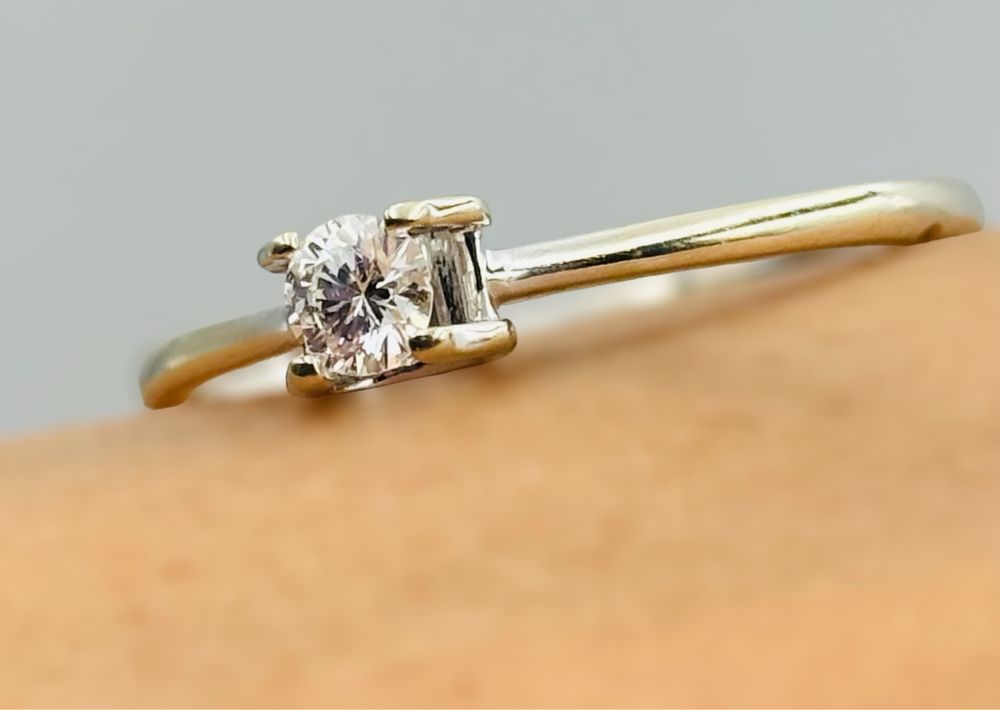 Pierścionek Złoty z Brylantem 0.13ct 585/14k 1.41g roz13 Certyfikat