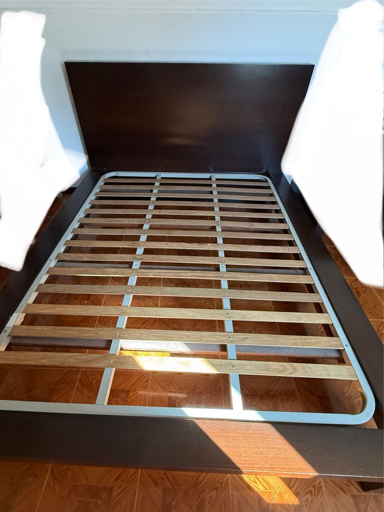 Cama de casal em maderia