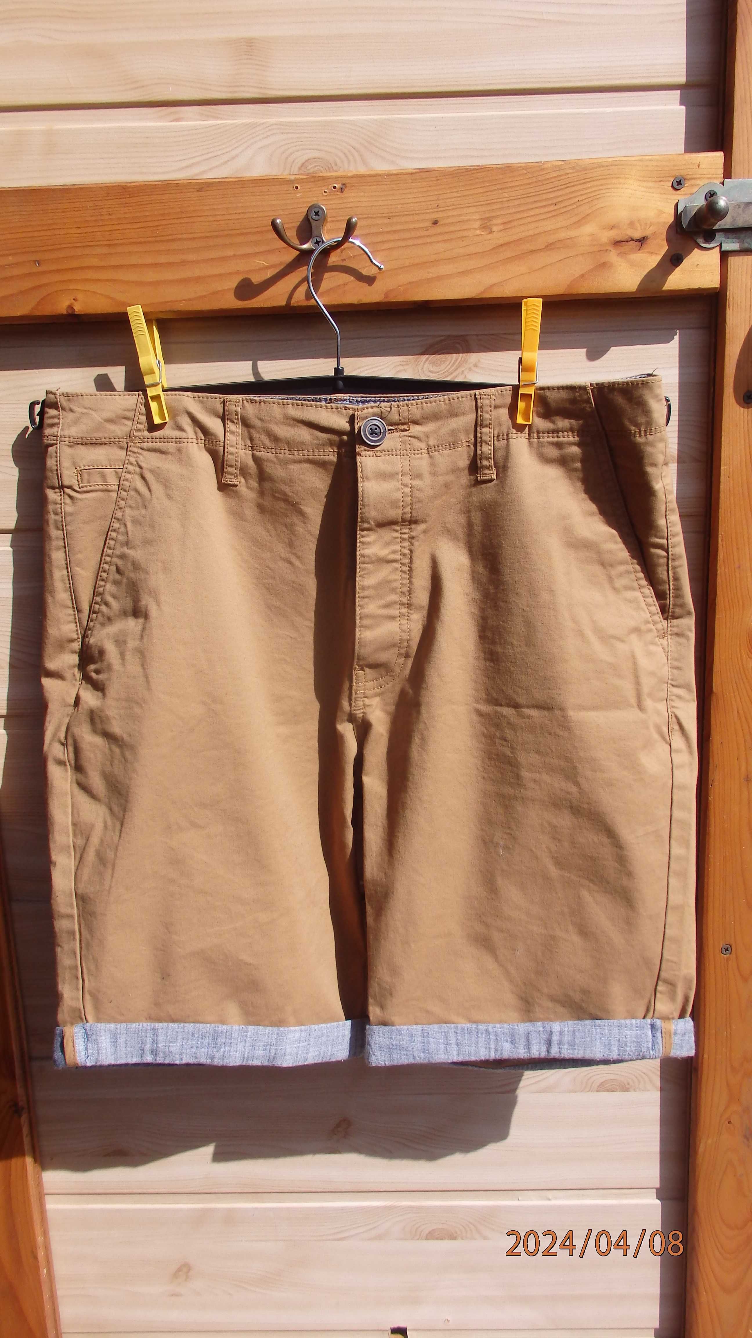 Spodnie męskie krótkie firmy Primark rozmiar Eur 44 (ok.88cm w pasie)